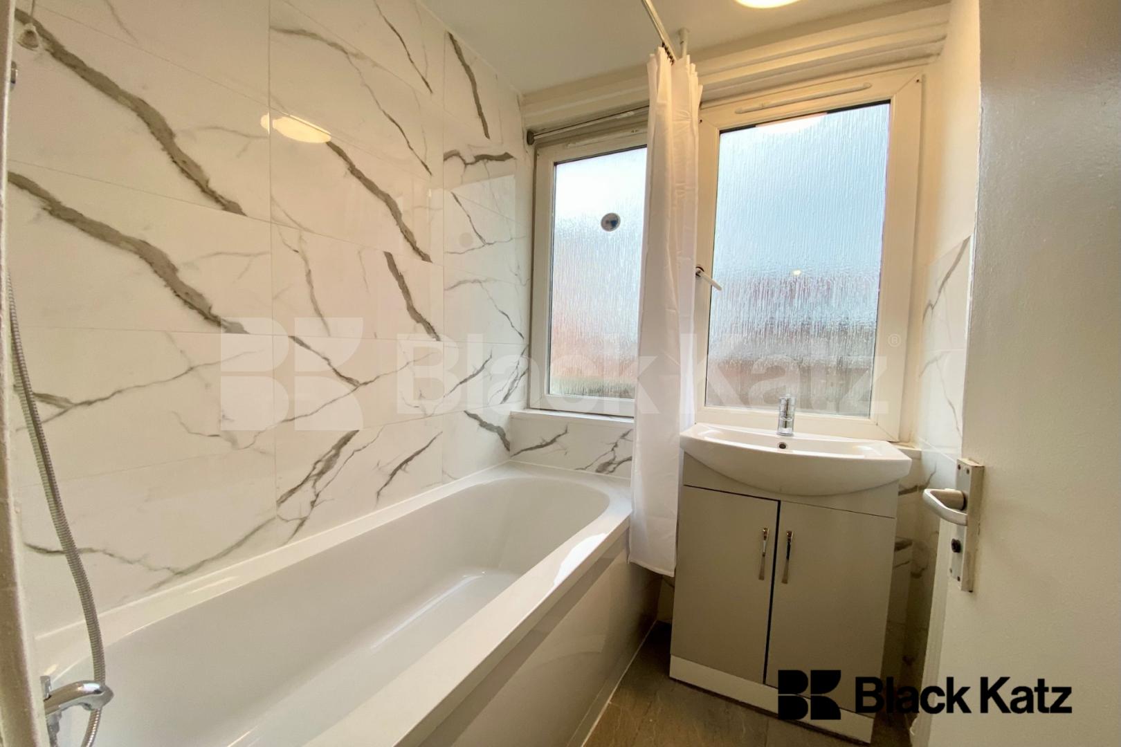 Three Bedroomed Apartment in the Heart of London Bridge Mulvaney Way, London Bridge 